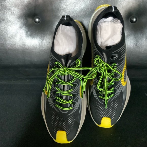 Gucci Run Sneakers - Picture 8 of 10